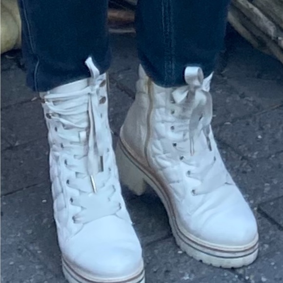 MK Quilted Leather boots, 6 - Picture 6 of 10